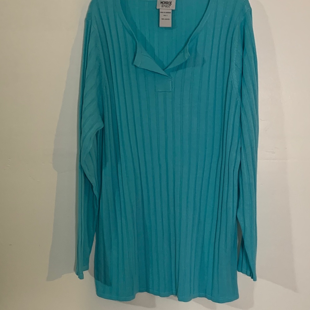 Monroe & Main Aqua Long Sleeve Top